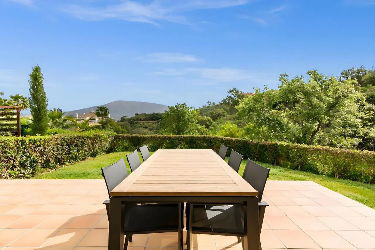 Luxury & Sunny Apartment With Breathtaking View In Marbella East Ojen